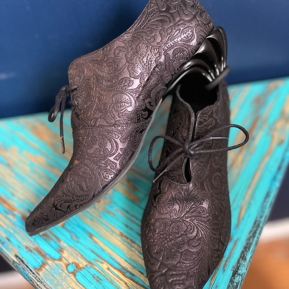 Fluevog Firefly Linearis size 9.5 - Picture 2 of 6